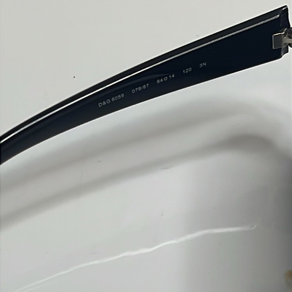 D&G Black Aviator Sunglasses - Picture 3 of 7